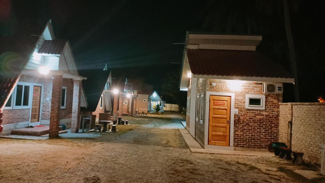 Zainab Cottage Pasir Puteh Exteriör bild