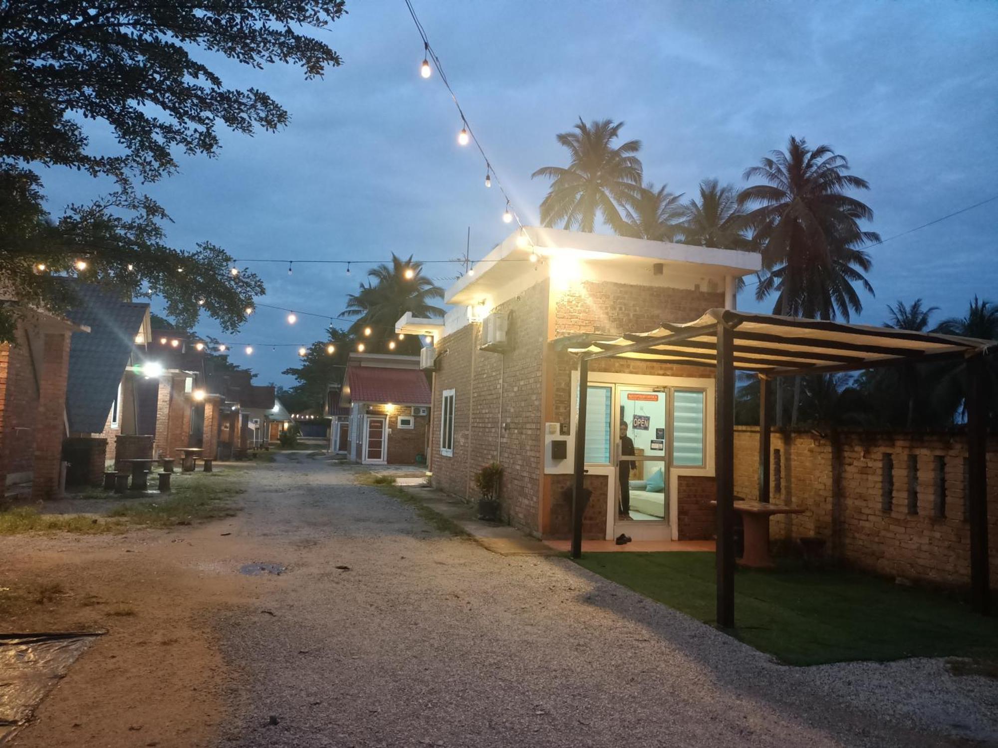 Zainab Cottage Pasir Puteh Exteriör bild